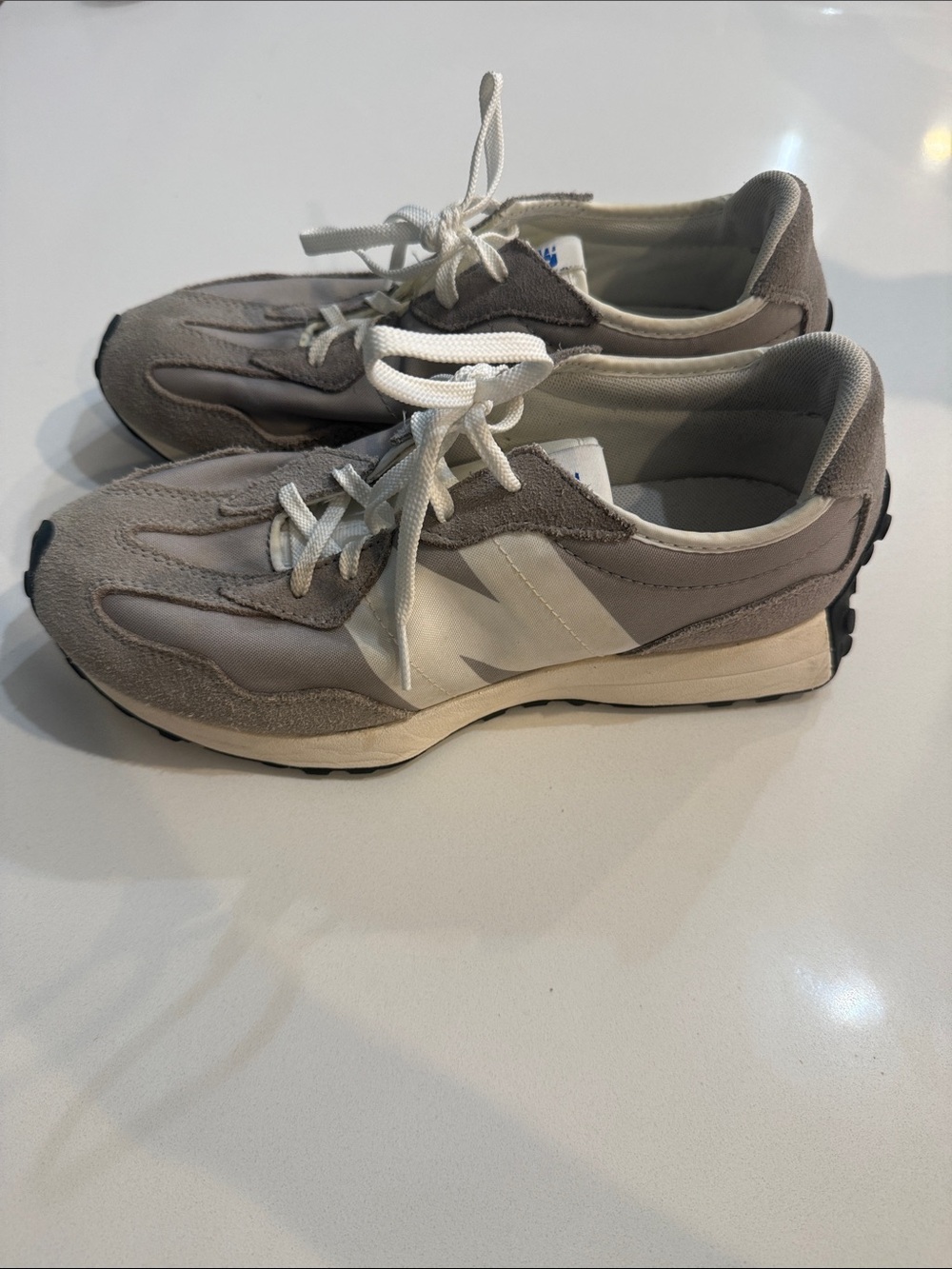 New Balance 327 Gray/White | Size 6.5 boys | Size 8 Women